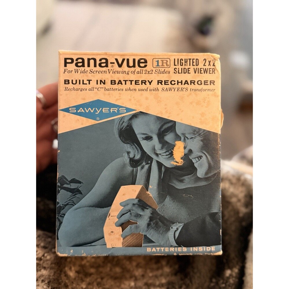 VTG Sawyer's 2573 Pana-Vue 1R Lighted Wide screen 2 x 2 Slide Viewer with box